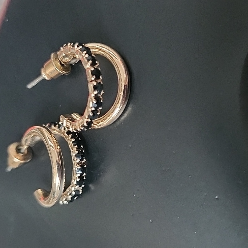 Gold earrings - Picture 1 of 2